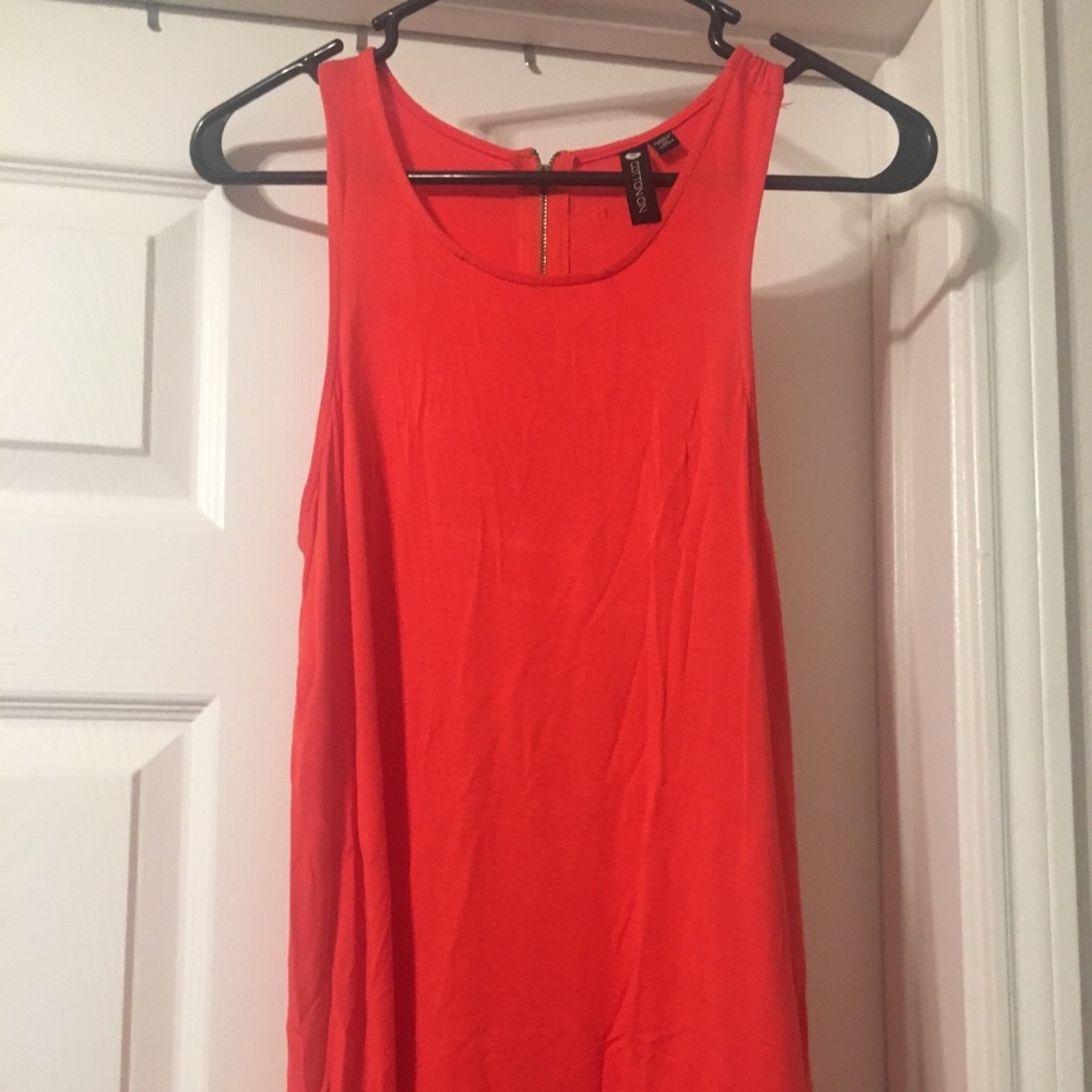 Like new sz S fits like M, soft orange tank.